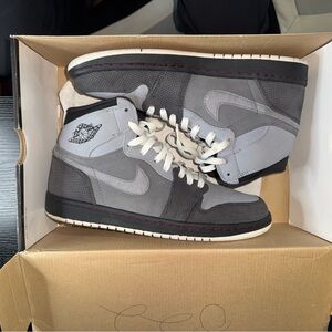 Jordan 1 Stealth Team Red Light Graphite Dark Charcol